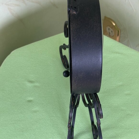 DECORATIVE MANTEL/TABLE CLOCK W/ANTIQUED DETAILING:PRE-OWNED - Picture 10 of 15